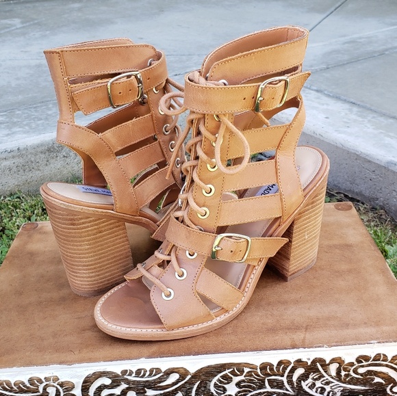Edgy Cool Steve Madden Caged Sandals - Picture 3 of 8